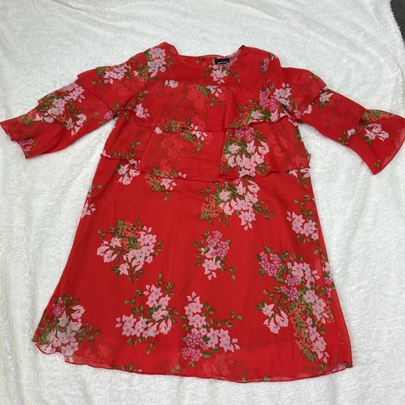 Who What Wear Tiered Ruffle Floral Mini summer Dress Red NWOT - Picture 2 of 9